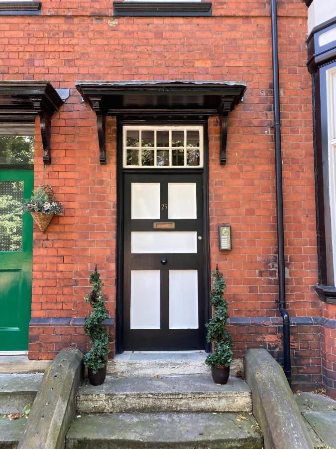 Stylish Apartment With Secure Parking Close To City Chester Exterior photo